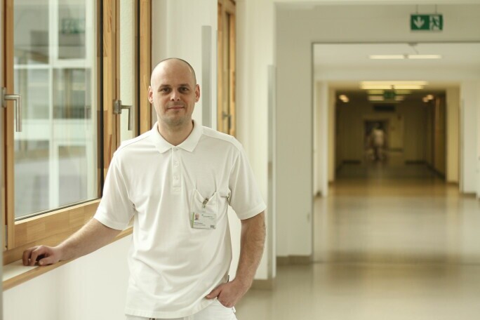 Gesundheits- und Krankenpfleger (m/w/d)  für die Bereiche Viszeral- und Gefäßchirurgie, Mund-Kiefer-Gesichts-Chirurgie, HNO, Urologie, Kurzlieger und die Unfallchirurgie, 1. Bild